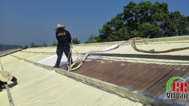 粮库木瓦条屋面硬泡聚氨酯保温施工